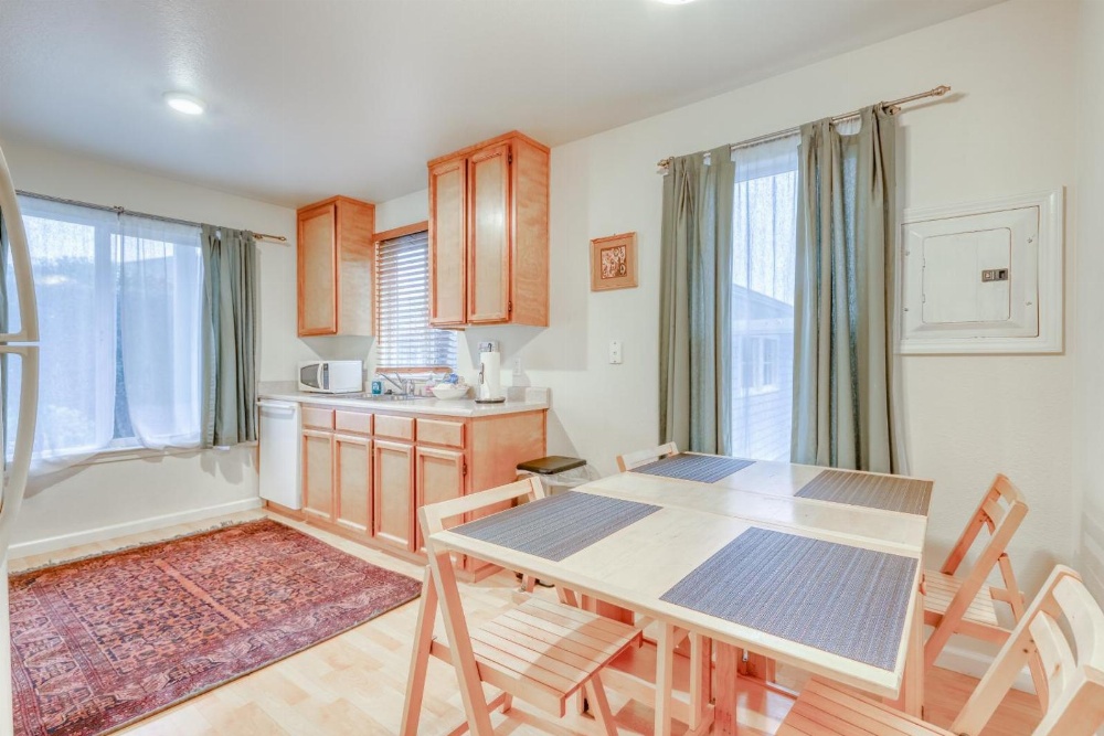 Seventh Street Select Main image